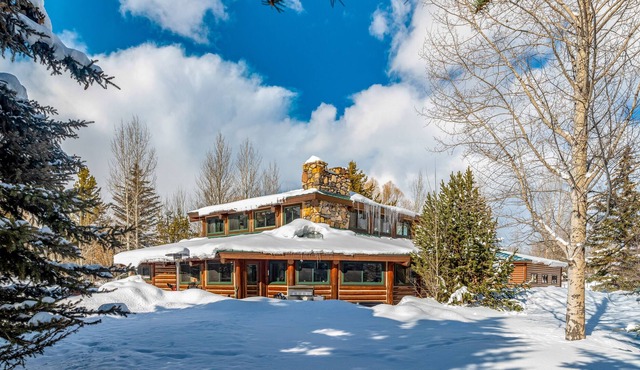 Mountain-view cabin with fireplace, hot tub, & grill - 30-day minimum