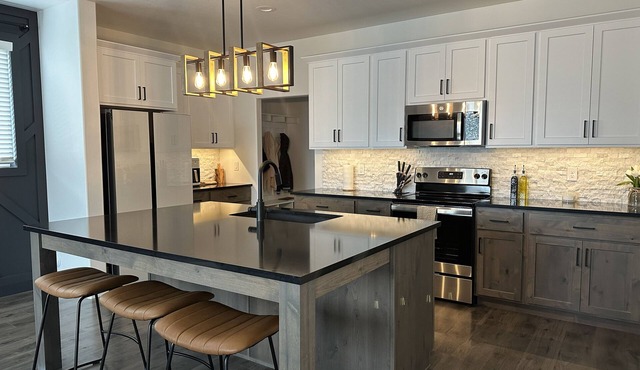 Mountain VIEW Townhome- LUXURY
