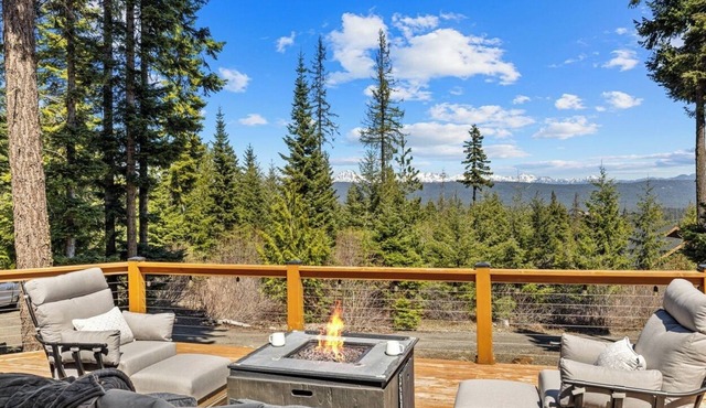 Mountain Views! Hot Tub/GameRm/Summer Pool Access & 1PM In/Out