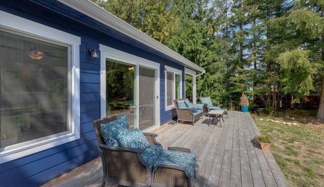Mt. Baker Lodging Cabin 47 - Sleeps 6! in Maple Falls