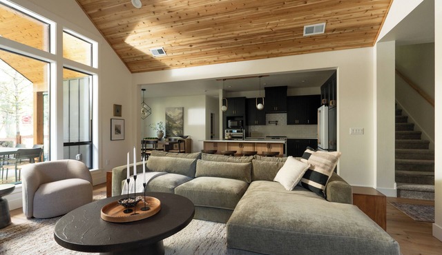 Mt Hood Cabin, Mini Golf, Hot Tub, Game Loft, Sleeps 10, 2.5 Bath, Pet Friendly