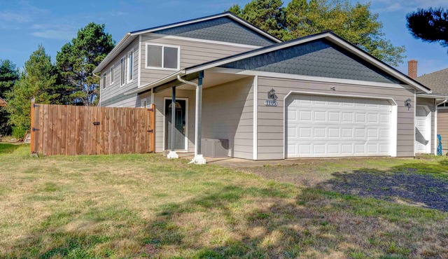 Natural Beauty with dog friendly yard