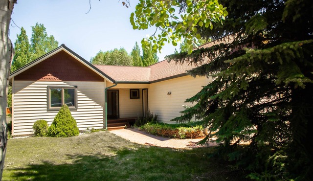 Neighborhood Home In-town Convenience w Jackson Hole Property Management
