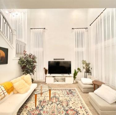 NEW 4-bed 4-bath Stylish House with Mountain View and 2 garages