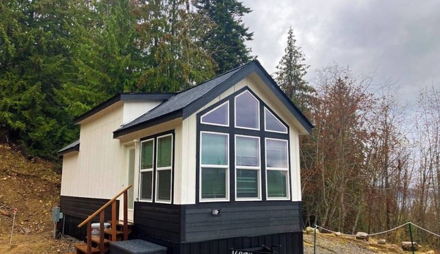 New and modern tinyhome with lake views, 10 min drive to Lake Pend Oreille, wifi