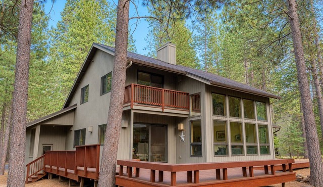 NEW Black Butte Ranch Retreat 3BR+loft & AC Walk to Glaze Meadow