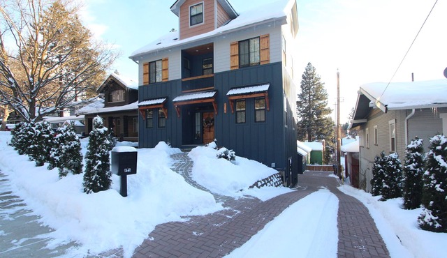 New charming South Hill luxury private apartment in ideal location
