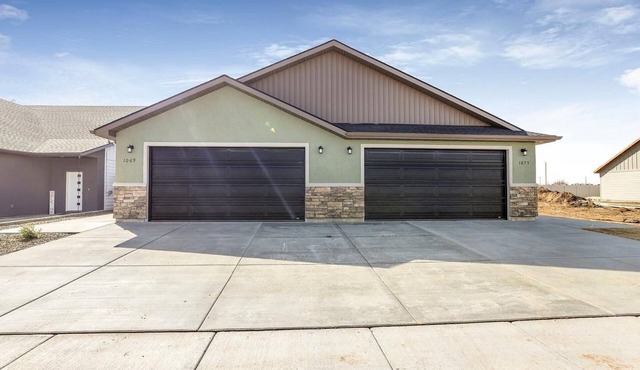 New construction duplex, clean & comfortable 1075