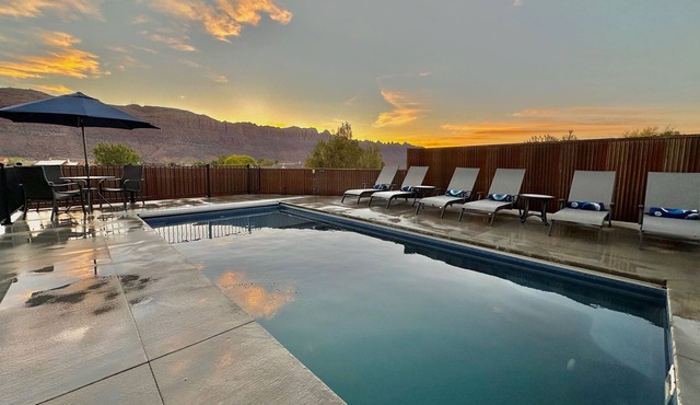 New Exclusive Retreats Panorama 5 Bedroom plus loft ALL SUITE HOME Sleeps 20
