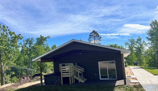 New Lake Front Cabin 2BD 2Bath Sofa bed - hot tub-18 miles to Itasca State Park