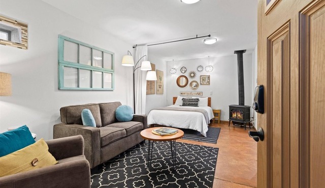 New Listing! Cozy Historic Studio | Walk to Downtown Bend