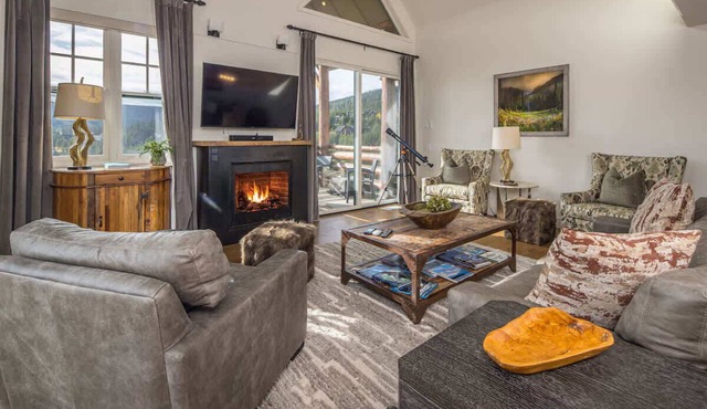 *New Listing* Ski-In/Ski-Out Chalet w/Private Hot Tub