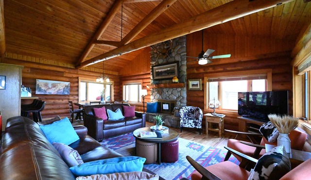 New Listing Sleeps 8, 4 Bedroom, 3 Bath, 18 Miles to Yellowstone!