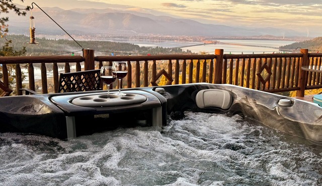 New Listing! Spectacular Retreat | 3 Private Suites | Minutes from Sandpoint