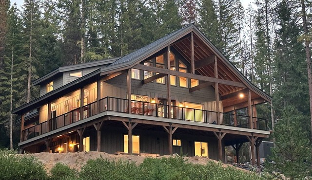New Luxury Chalet-3 Suites 2 King/1Q, Mnt Views, Crater Lake & Willamette Pass