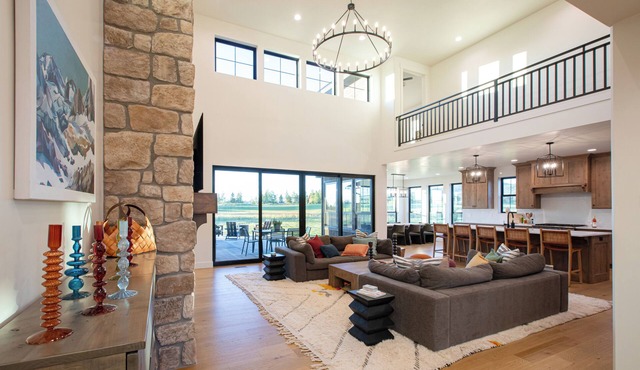 New Luxury Teton 5BR Victor Retreat, Hot Tub, Golf & XC Ski Out Your Door