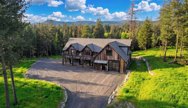 New! Spacious Lodge | 3 Kings | Hot Tub & Fire Pit