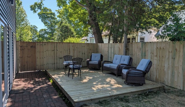 NEW! The Glarum Apartment - Gorgeous Dog-Friendly Apartment in Great Location with Minisplit A/C!
