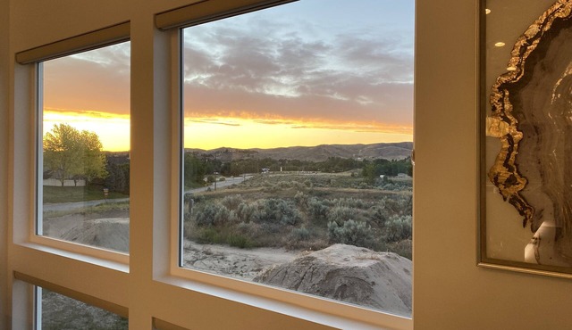 New townhome near the Eagle BikePark. Central to downtown Boise, Eagle, Meridian