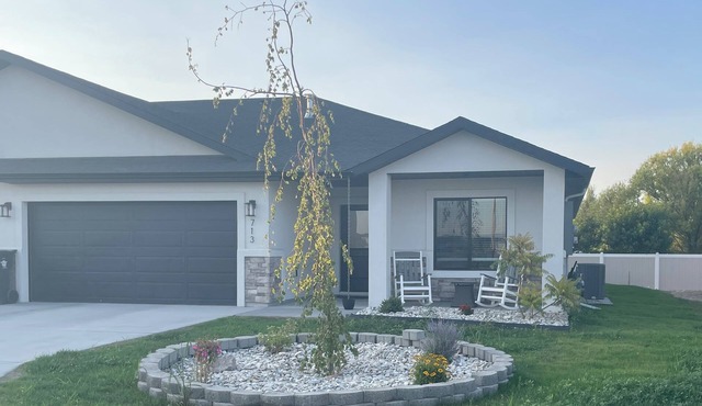 Newly built Charming 3-bedroom 2-bath duplex in the beautiful town of Kimberly
