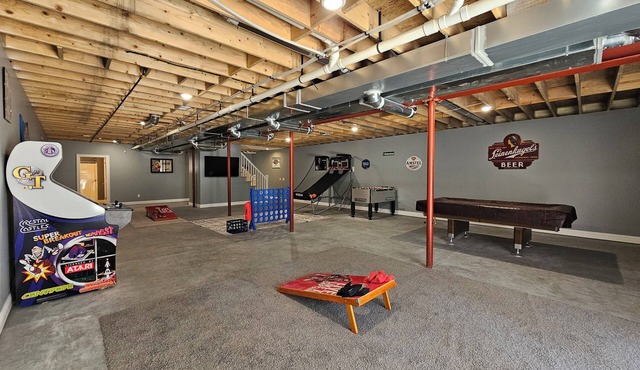 Newly built secluded home, large game room, full RV hook-up