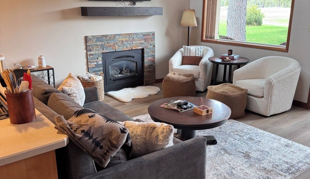 Newly Remodeled Condo on Golf Course, A/C, Pet Friendly, SHARC passes, Bikes.