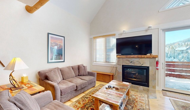 Newly updated condo with ski-In/ski-out access, a private hot tub & more