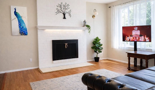 Nice & Cute 4B2B w 2TVs Mid-Term Rental Available in Bothell