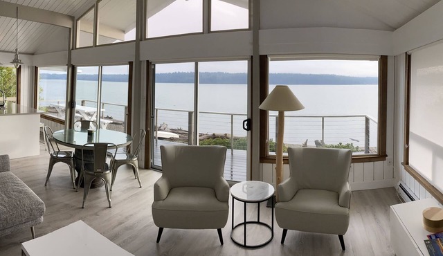 No bank beautifully remodeled Beach House steps from the beach!
