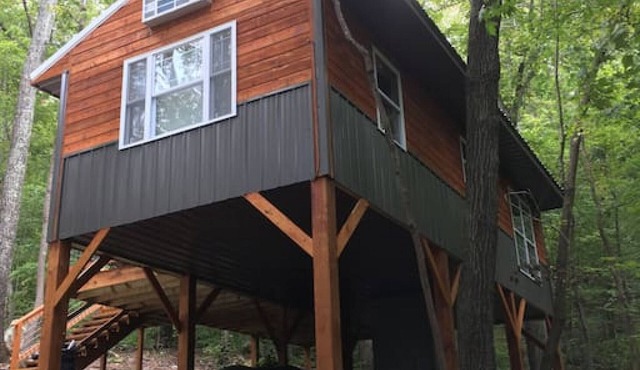 NO SUNDAY CHECKINS wolfpack- hot tub- treehouse