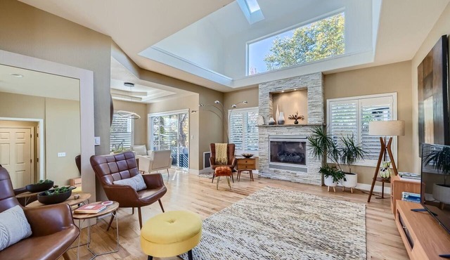North Boulder 5BR/4BA retreat for 10: yard, AC, BBQ, Wi‑Fi, pet-friendly