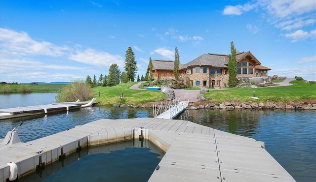 North Shore Lodge 8 bed 11 bath on Island Park Reservoir with Private Dock