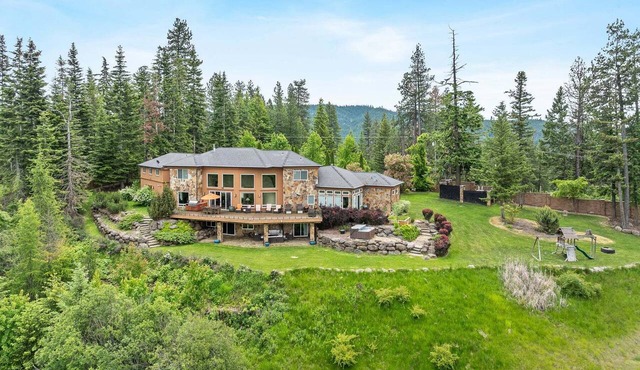 NW Tuscan Retreat — 180° Vistas & Private Hot Tub