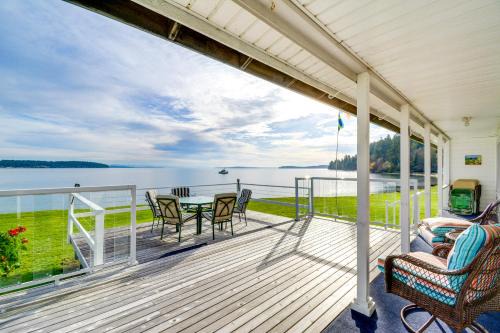 Oak Bay Beach House in Port Hadlock