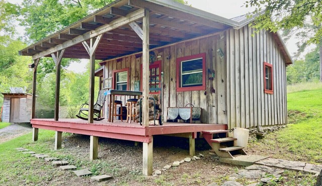 off-the-grid "glamping" country cabin
