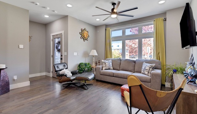 Old Hickory Rooftop Oasis – Modern 3 BDR w/ River Views! 20 Min to Downtown