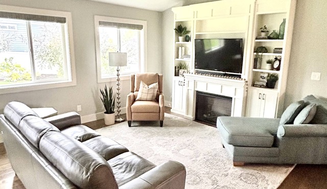 One block from the Temple! Beautiful 4 bd family friendly home.