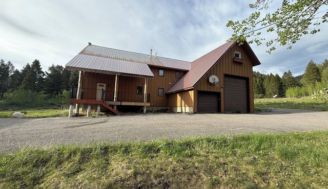 Only 15 min away from Yellowstone- Hidden Haven Lodge