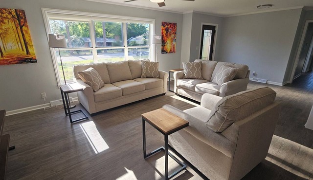 Open floor-plan - Large Covered Patio - Kitchen Island - 5 beds