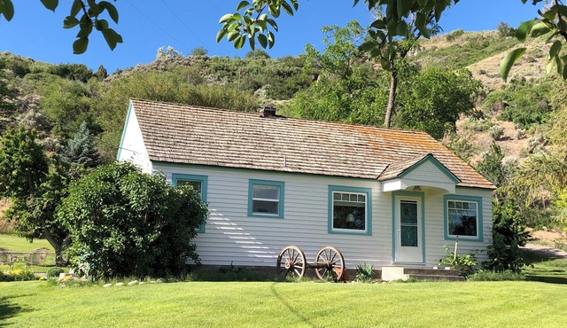 Orchard cottage, charming vintage cottage