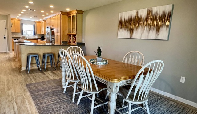 Panhandle Paradise, Waterfront, 2 Dog Friendly in Fort Walton Beach. Free Activities Included!