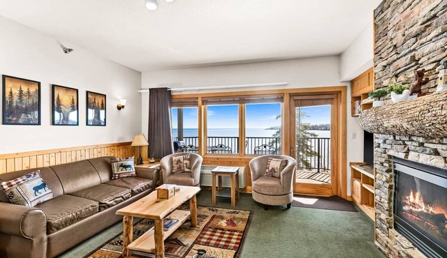 Panoramic Lake Views | 2BR w/King Suite | Pools in Two Harbors
