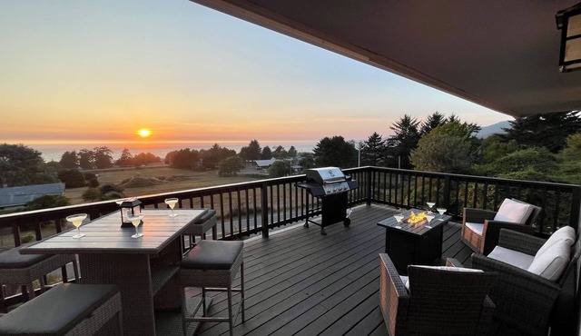 Panoramic Ocean View - Game Room - Fire Pit - Large Deck - Casino - Redwoods
