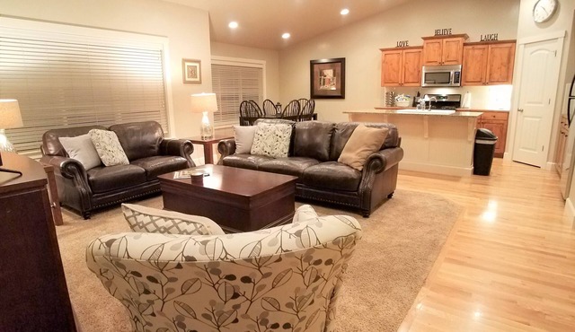 Paramount ~ One Story 3bdrm/2bath home. Pools, close to Parks, Golf, shopping.