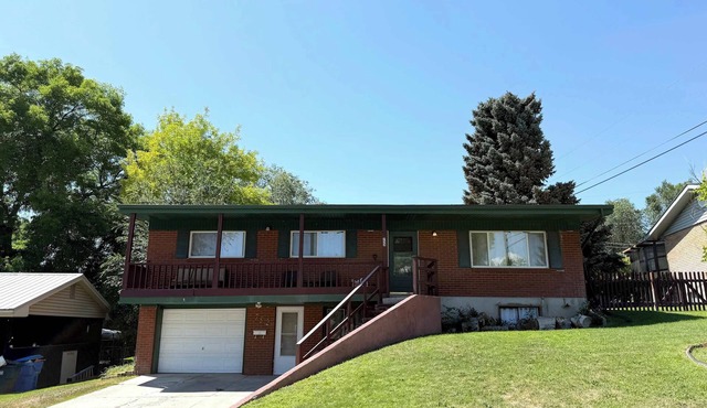 Park Home- Parkside Haven for Families & Pets