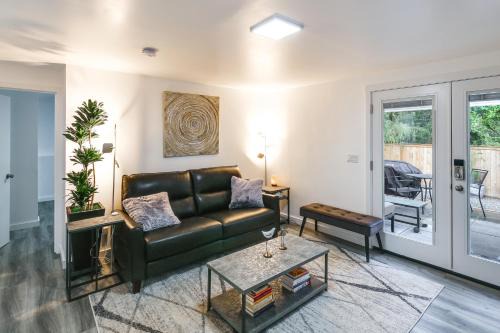 Patio & Grill: Dog-Friendly Redmond Getaway!