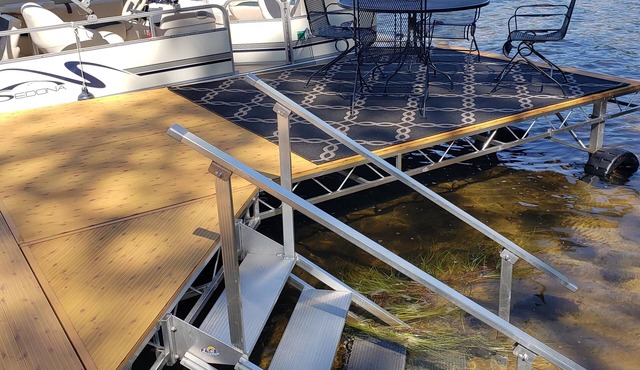 Peace, Privacy and a Pontoon! No steps in home or to water!