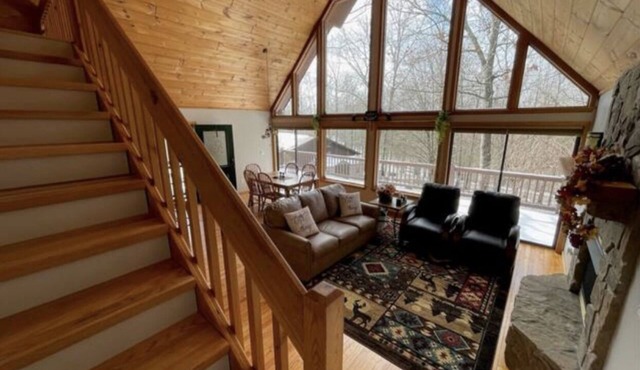 Peace, Quiet, Nature, Rivers, Mountains, Hiking & a Park-like fenced yard.