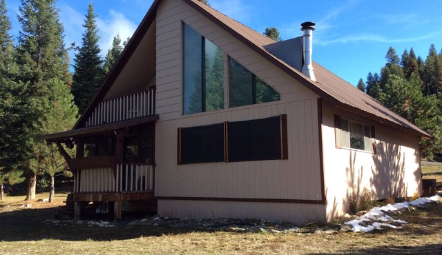 Peaceful cabin surrounded by wilderness, 2 miles north of Elk City, Sleeps 4-6