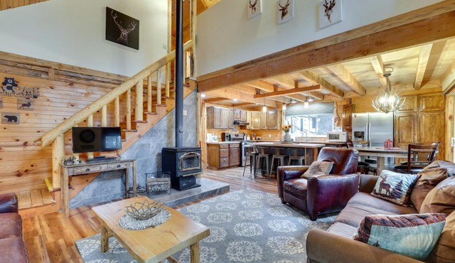Peaceful Garden Valley Cabin w/Private Deck!